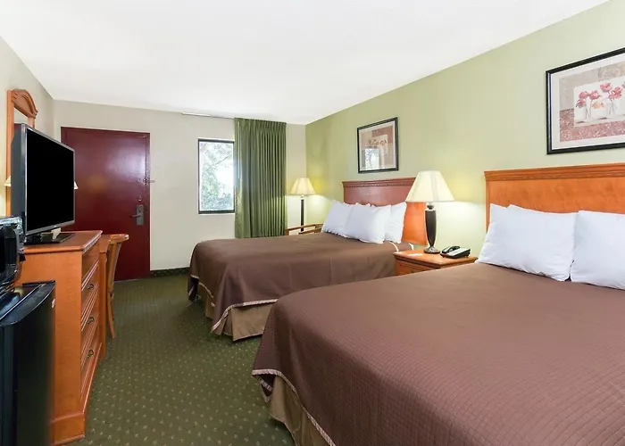 Howard Johnson By Wyndham Hotel 2*