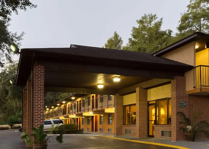 Howard Johnson By Wyndham Hotel Tallahassee