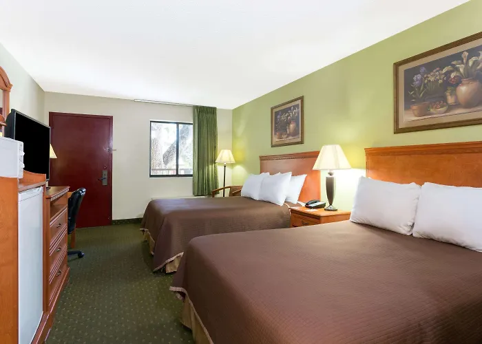 Howard Johnson By Wyndham 2*