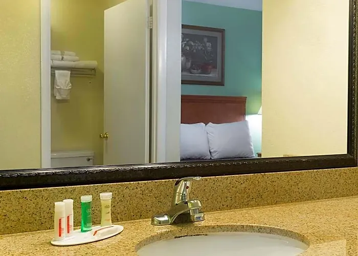 Howard Johnson By Wyndham Hotel