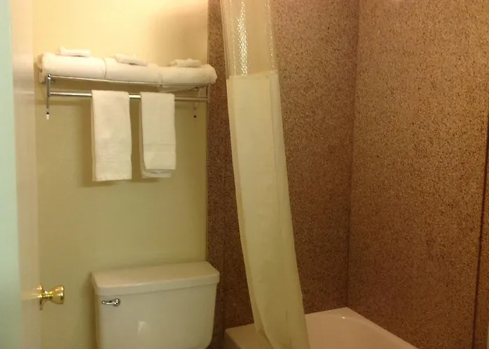 Hotel Howard Johnson By Wyndham Tallahassee
