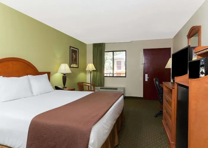 Howard Johnson By Wyndham Hotel